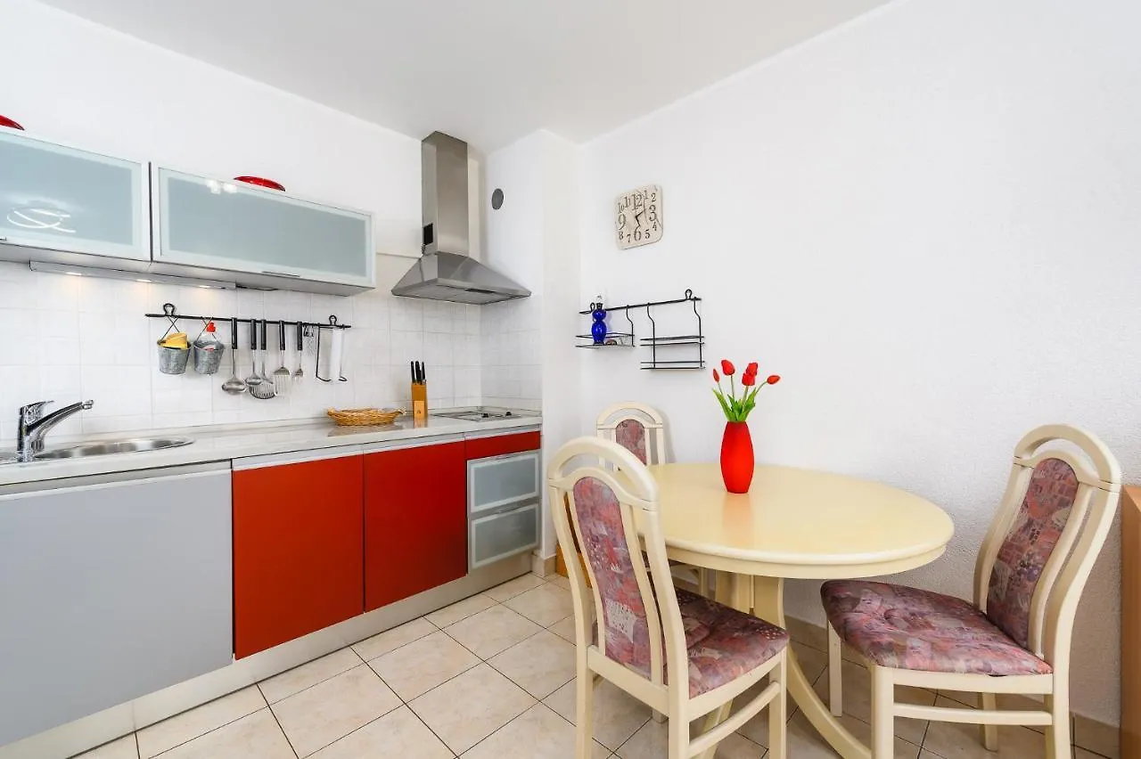 Apartment Lumi Near The Town Center Umag Croatia