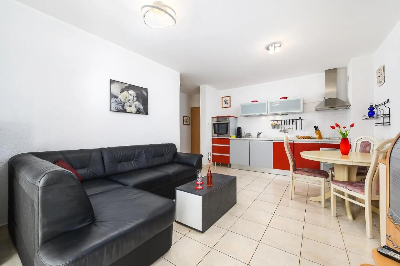 Apartment Lumi Near The Town Center Umag Croatia